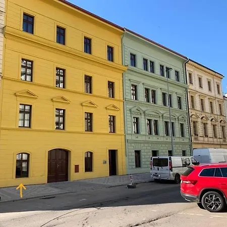 Studio V Prizemi S Kuchyni A Koupelnou Prague Exterior photo