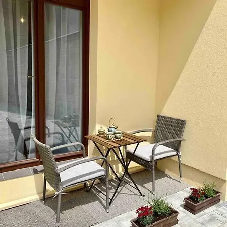 Studio V Prizemi S Kuchyni A Koupelnou Prague Exterior photo