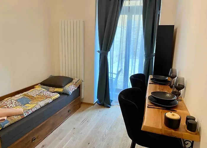 Studio V Prizemi S Kuchyni A Koupelnou
